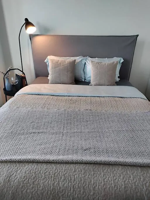 Apartment Top-Floor Studio, Near Park & Sea, Great Transit Helsinki